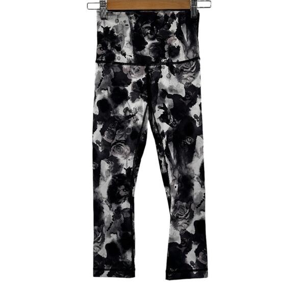 Lululemon Wunder Under Crop High Rise Leggings‎ in Obscurred Black Daisy Maeve 4 - Picture 2 of 12